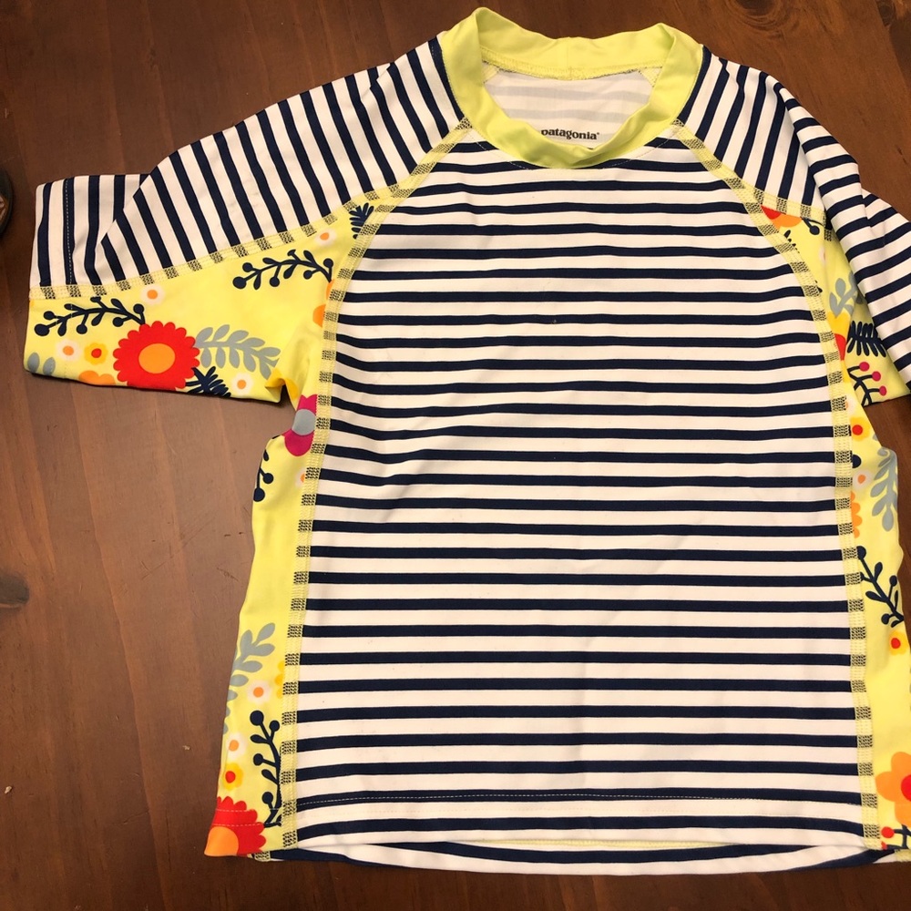 Patagonia rash guard girls XS (5-6yo)